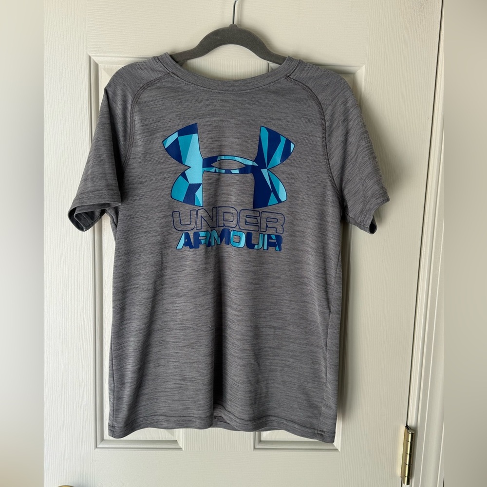 Under Armour Grey HeatGearShirt with Blue Logo Boys Size Youth Medium - Picture 2 of 6